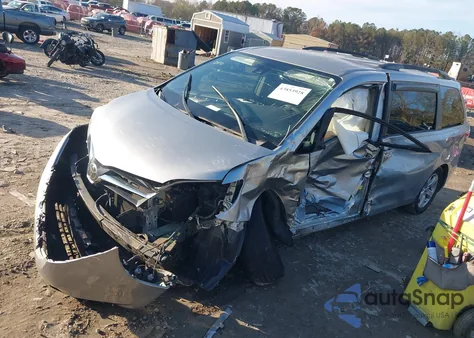 2018 Toyota Sienna Le 8 Passenger из США, поврежденный, VIN 5TDKZ3DC6JS962757